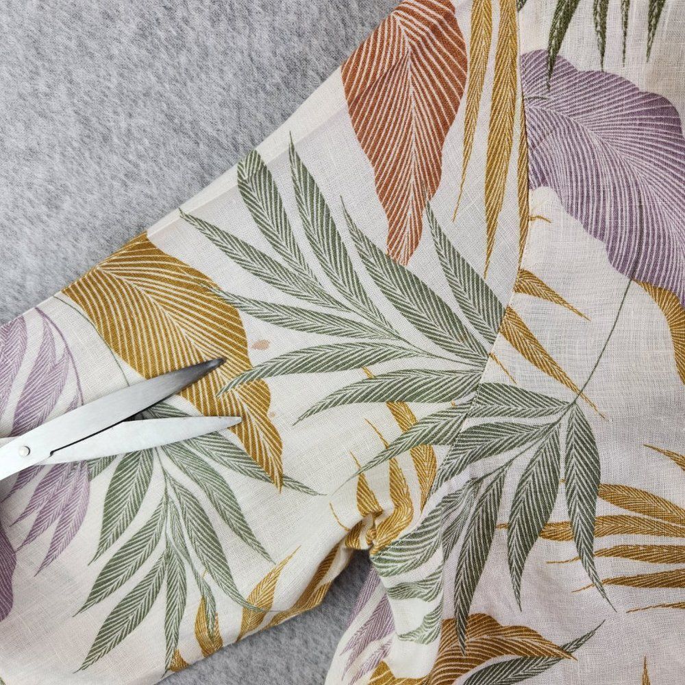 Tahari Linen Top Womens 1X Cream Floral Leaves Tropical Button Side Resort - Picture 11 of 16